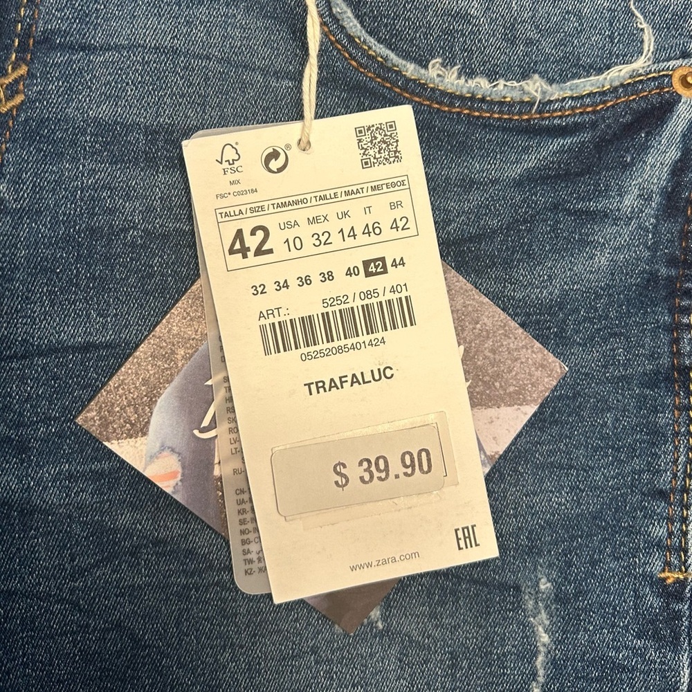 Zara Women's Skinny Jeans in Faded Blue with Frayed Hem - Picture 6 of 10